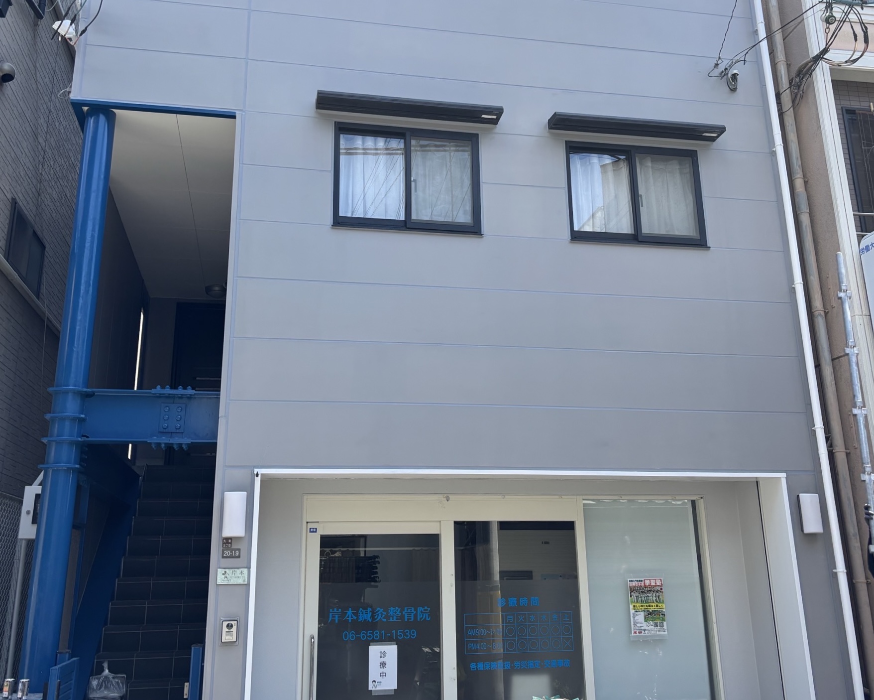 西九条 住宅の壁面塗装