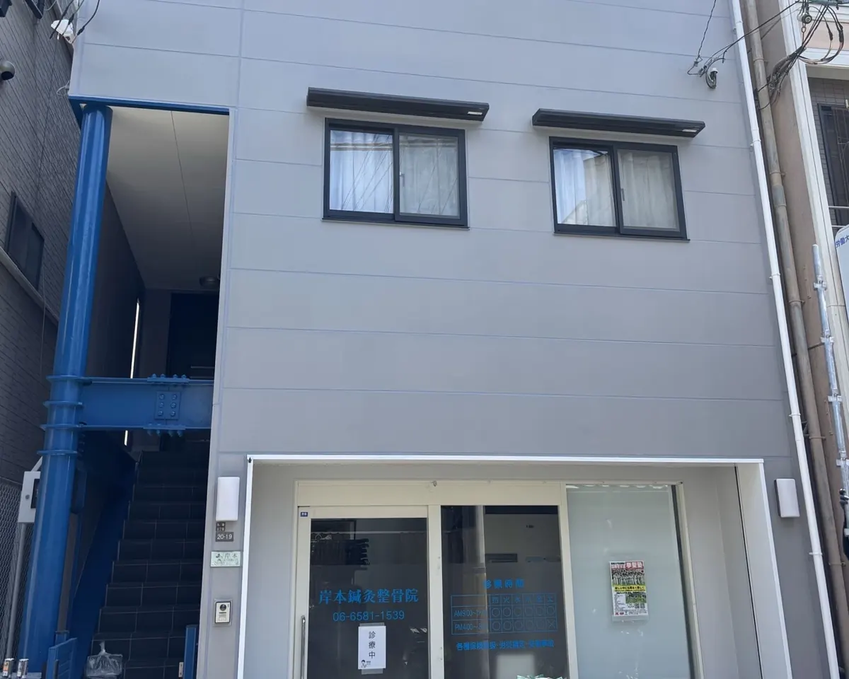 西九条 住宅の壁面塗装
