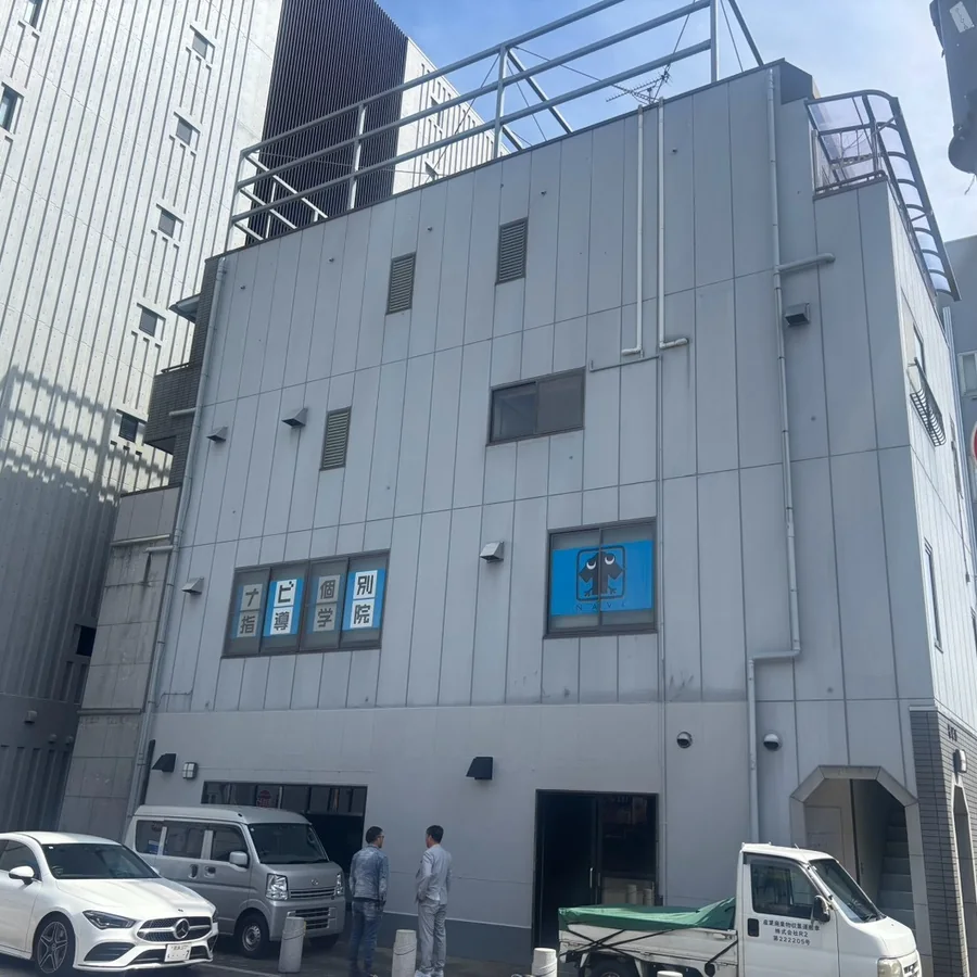 ビル外壁塗装（ツートン仕上げ） 施工前